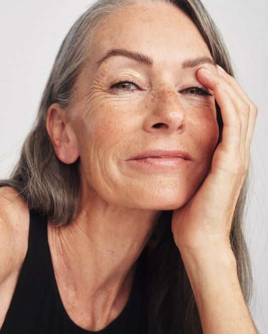 Menopausia: cómo afectan las hormonas al sueño y a tu piel