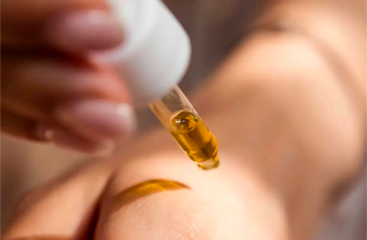 RETINOL, RETINAL Y BAKUCHIOL. Diferencias, beneficios y guía de cómo elegir el mejor para tu piel.