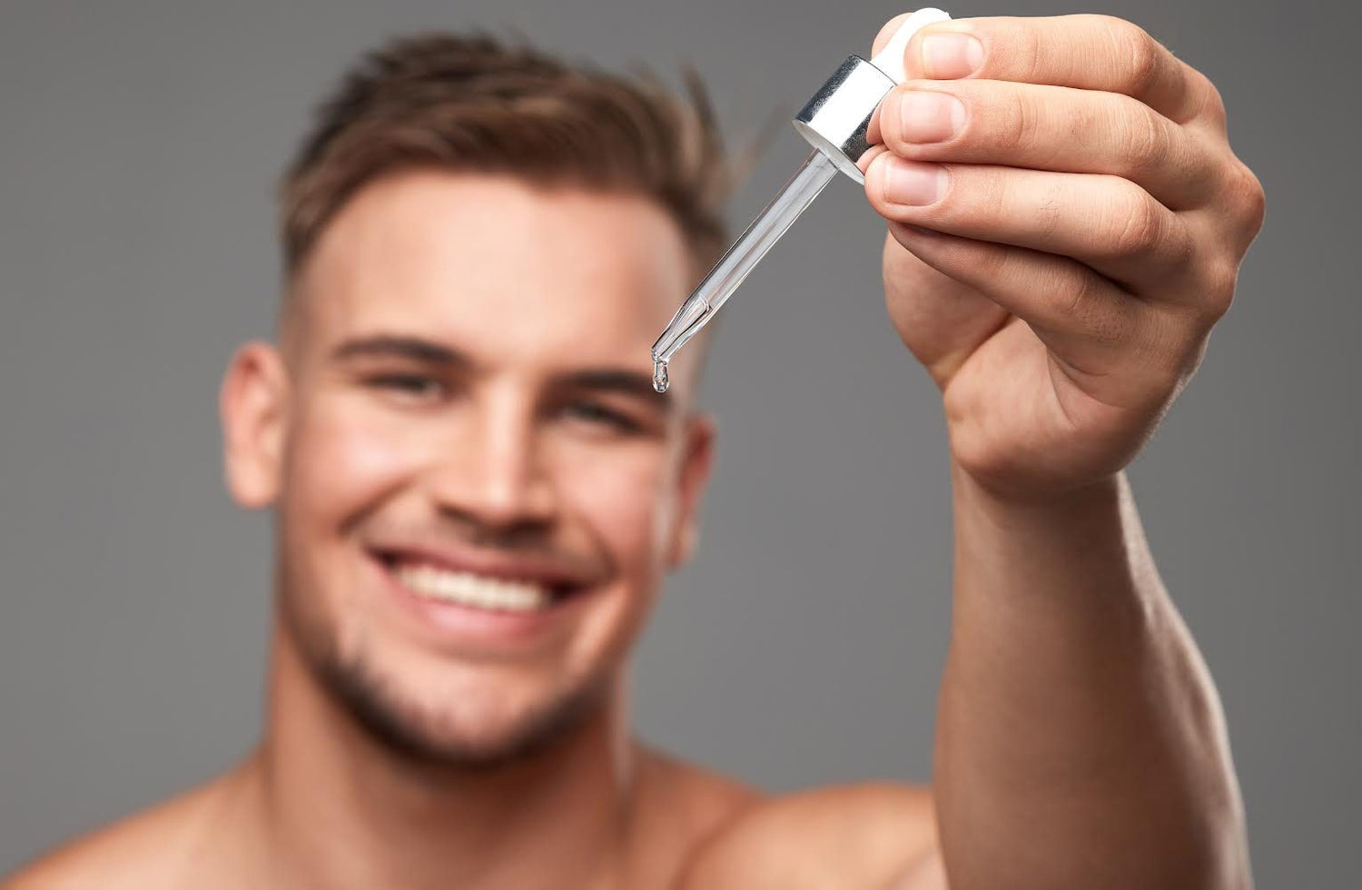 Sérums intensivos con Vitamina C, Retinol o Ácido Hialurónico para hombre